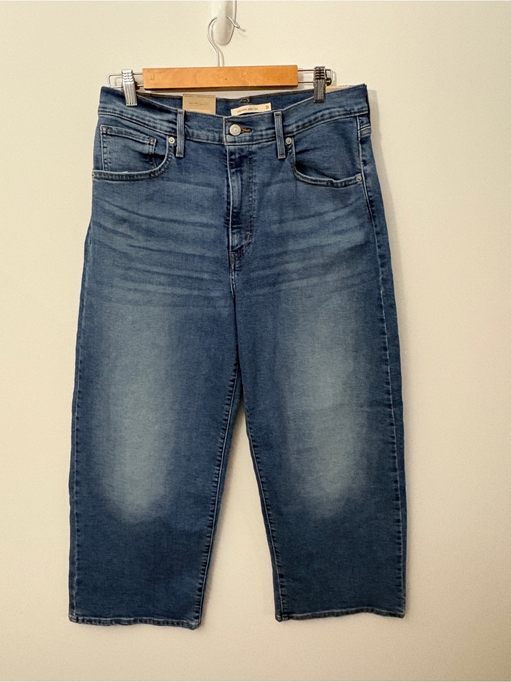 Levi’s High Rise Wide Leg Jeans Size 31 nwt